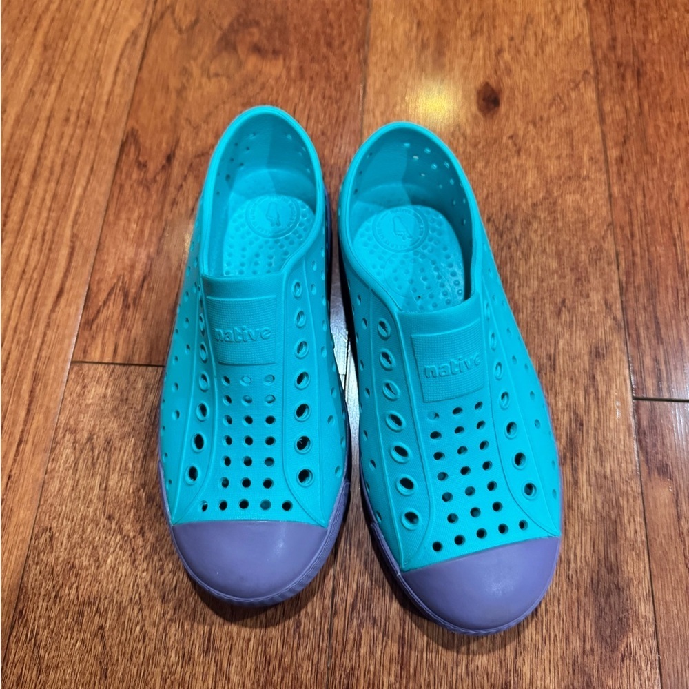 Native Jefferson Classic Slip On Shoes Kids Glacier Green Thistle Purple SizeC13